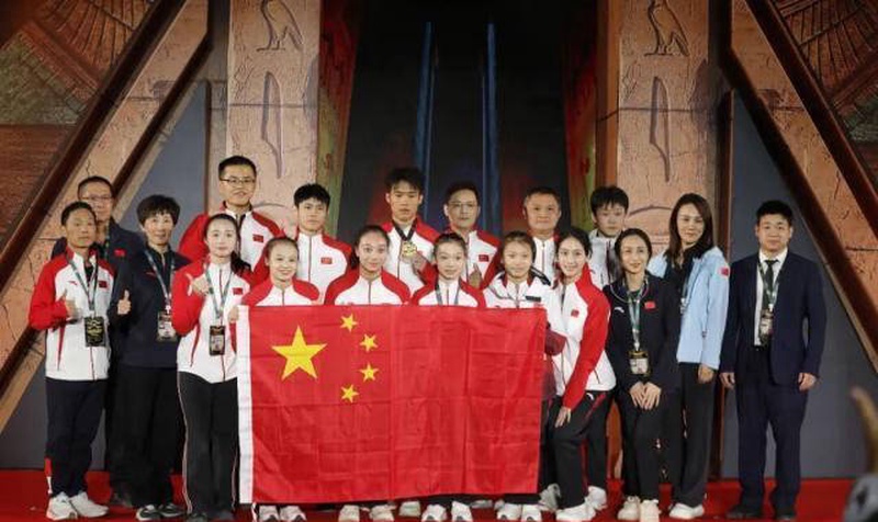 戛纳红毯杀疯了!中国代表团东方美降维打击,老外镜头都看劈叉!