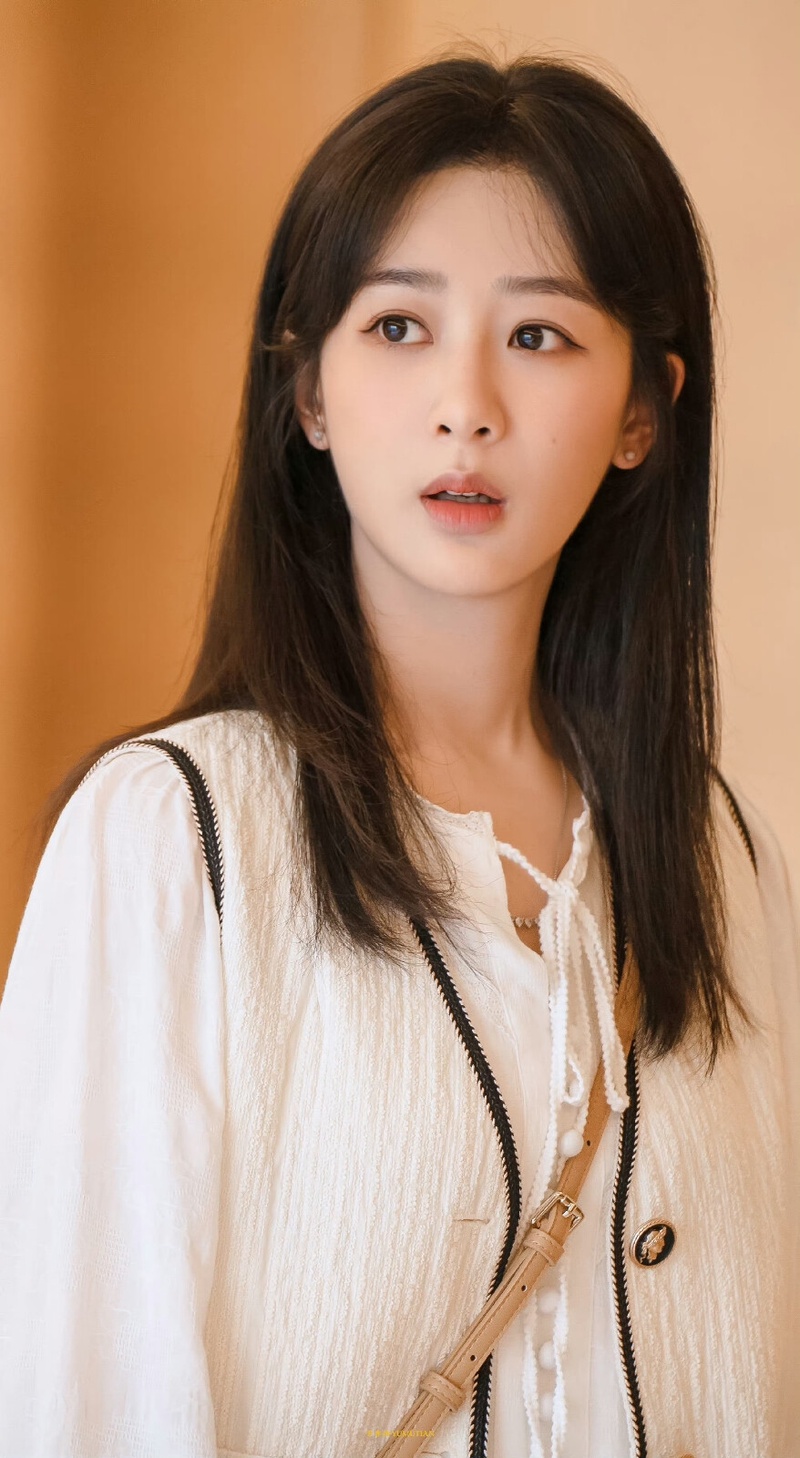 杨紫家狗子piupiu穿羽绒服出街？人不如狗系列实锤了！