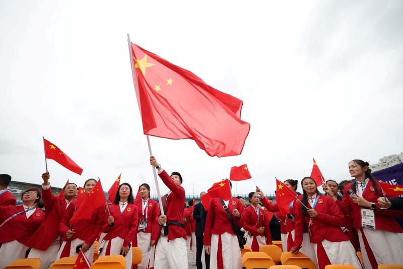 戛纳红毯杀疯了!中国代表团东方美降维打击,老外镜头都看劈叉!